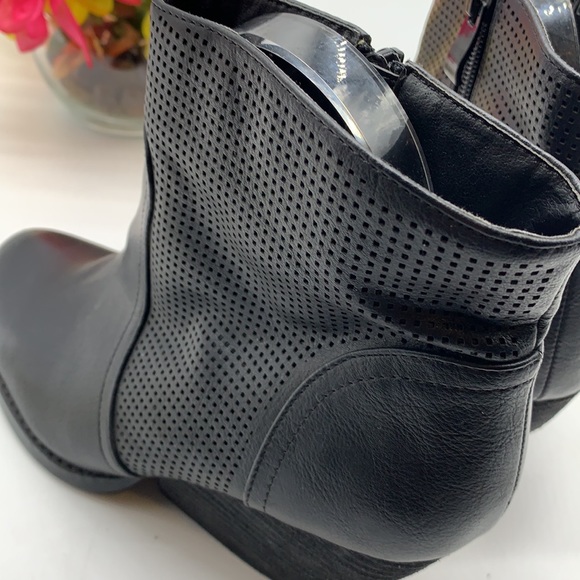 Very Volatile Black Ankle Boots Sz 7.5. BAB1129 - Picture 6 of 10
